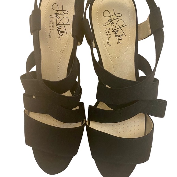 Black strapped heels NWOT - Picture 4 of 8